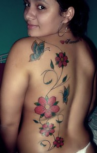 tatuagem feminina arranjo de flores 191x300 tatuagem feminina arranjo de flores