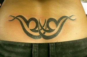 tatuagem femininatribal 2 300x197 tatuagem femininatribal 2