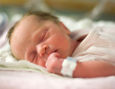 OS CUIDADOS COM RECEM NASCIDO